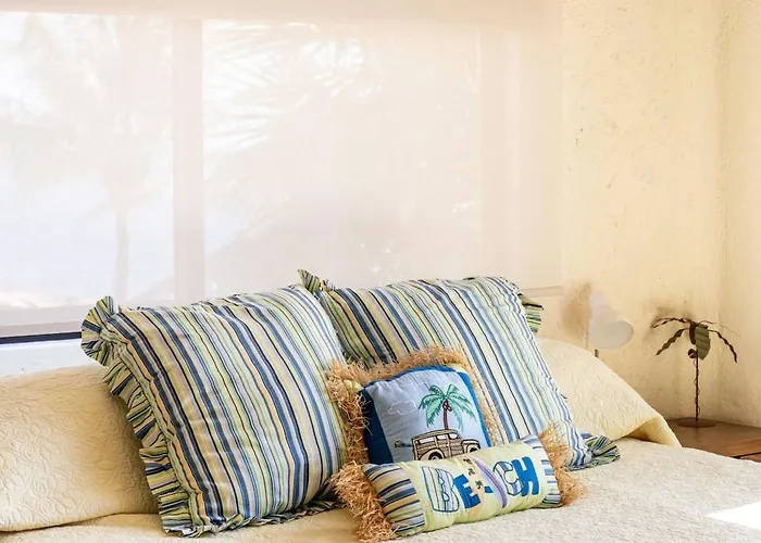 Casa de férias Beachfront & Infinity Pool: 5 Or 7 Bedrooms